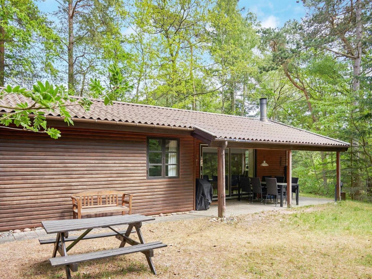 Three-Bedroom Holiday Home In Ronne 4 Eksteriør billede